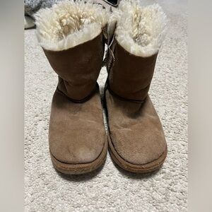 Ugg Bailey Bow size kids 13